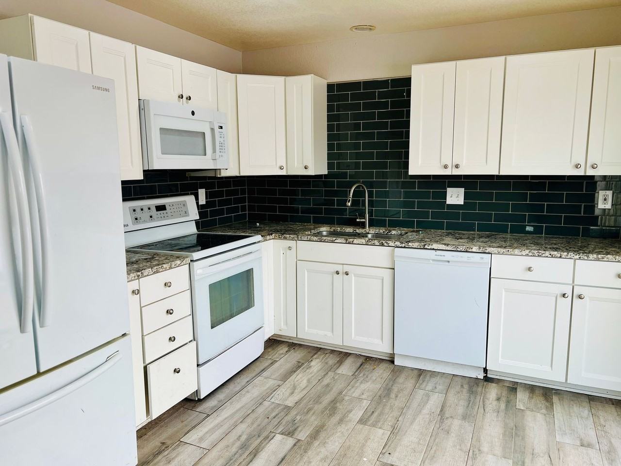 3400 E 119th St - Photo 5 of 22