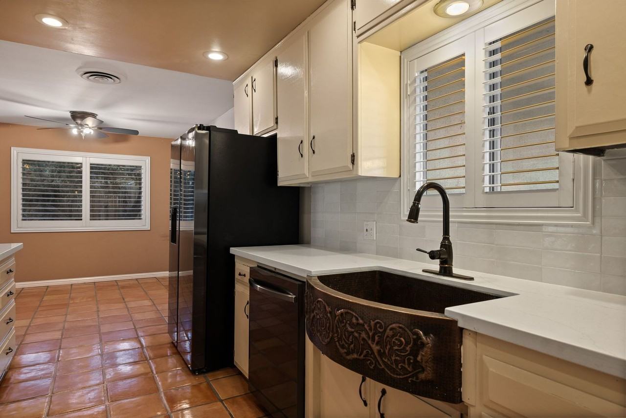 6412 Manchester Ln - Photo 4 of 28