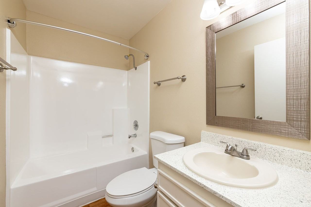 Willow Creek Apartments - Photo 4 of 39