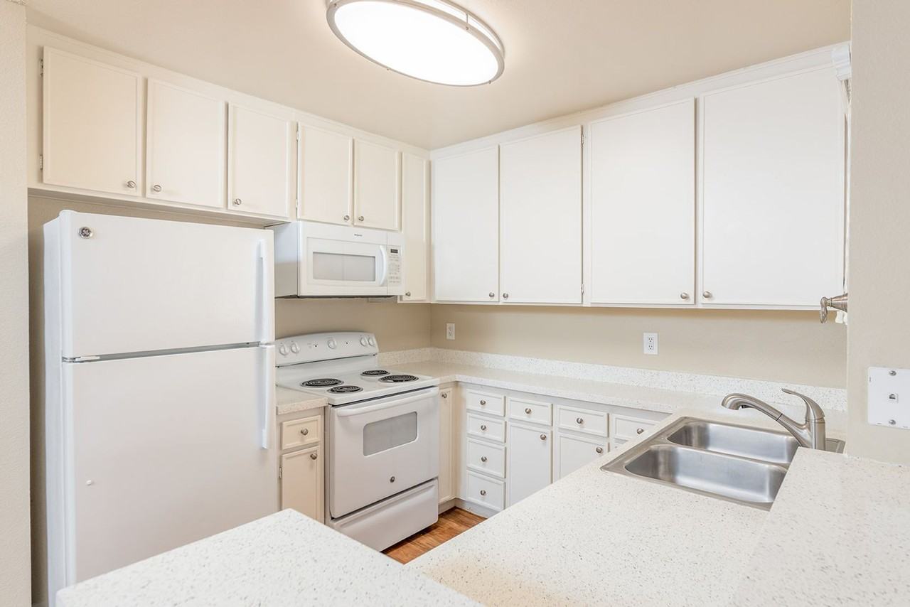 Willow Creek Apartments - Photo 7 of 39