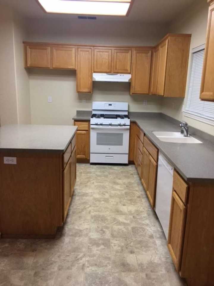 1025 Martin Ct - Photo 2 of 10