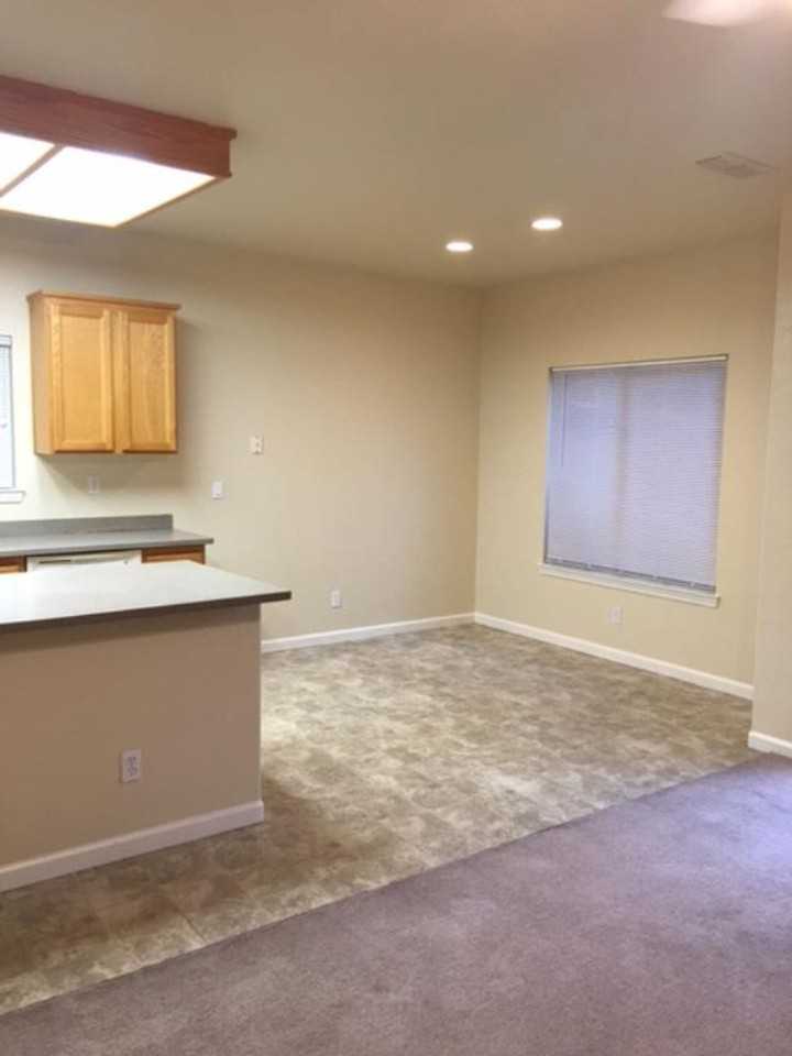 1025 Martin Ct - Photo 4 of 10