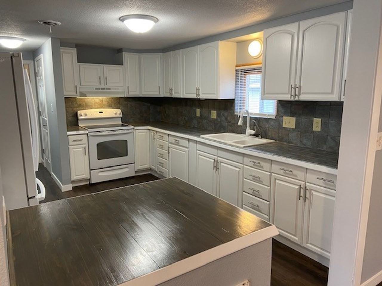 934 Evergreen Ave - Photo 5 of 43