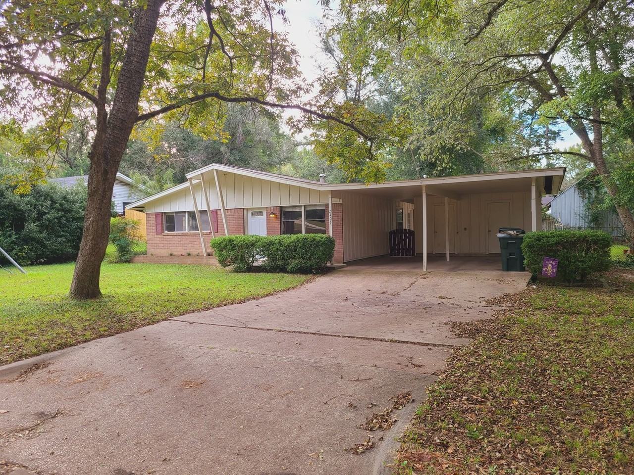 2409 Mimosa Dr - Photo 3 of 28