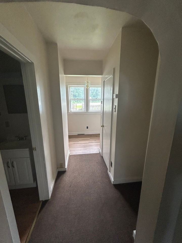 1673 W 15th St - Photo 7 of 9