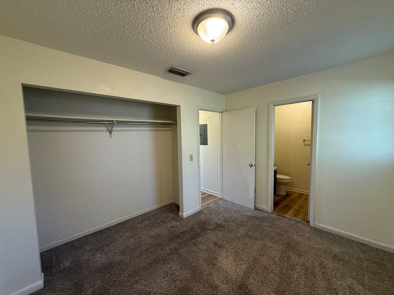 31 8th St Nw #2 - Photo 4 of 9