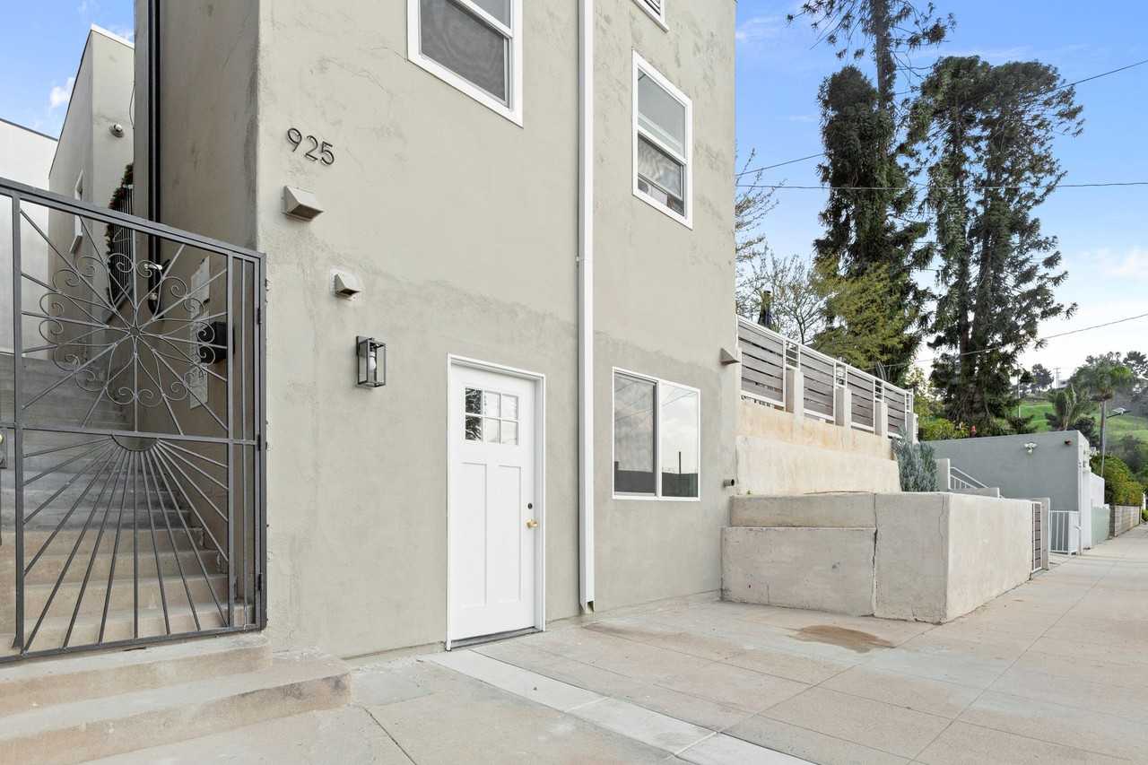 Private Bungalow w/ Yard! Move in Today - Photo 3 of 4