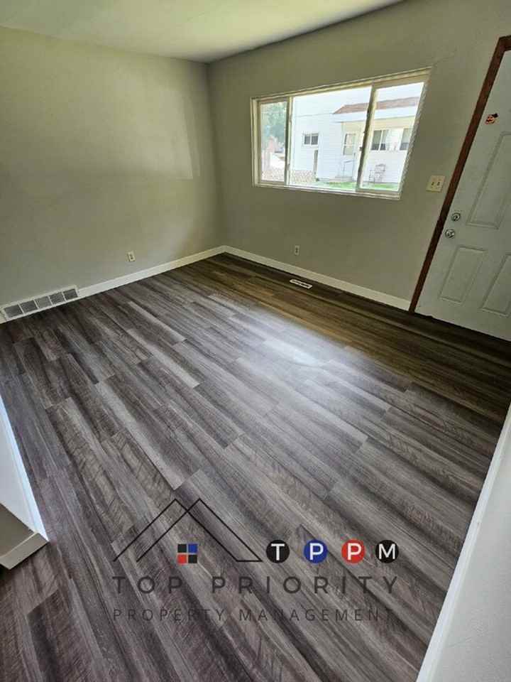 211 Fereday Ct #A - Photo 3 of 6