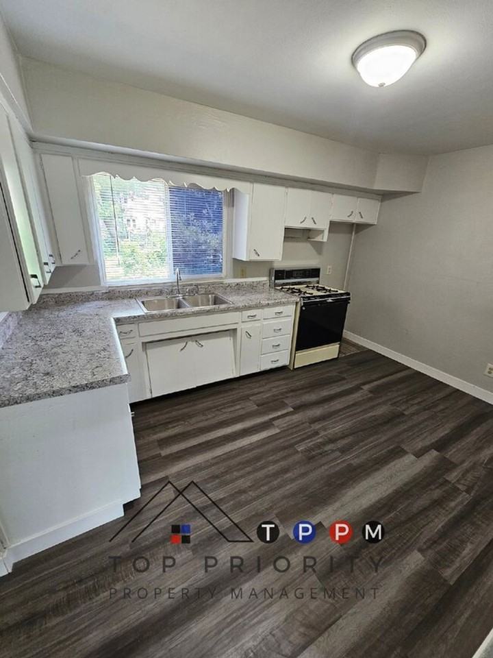 211 Fereday Ct #A - Photo 4 of 6