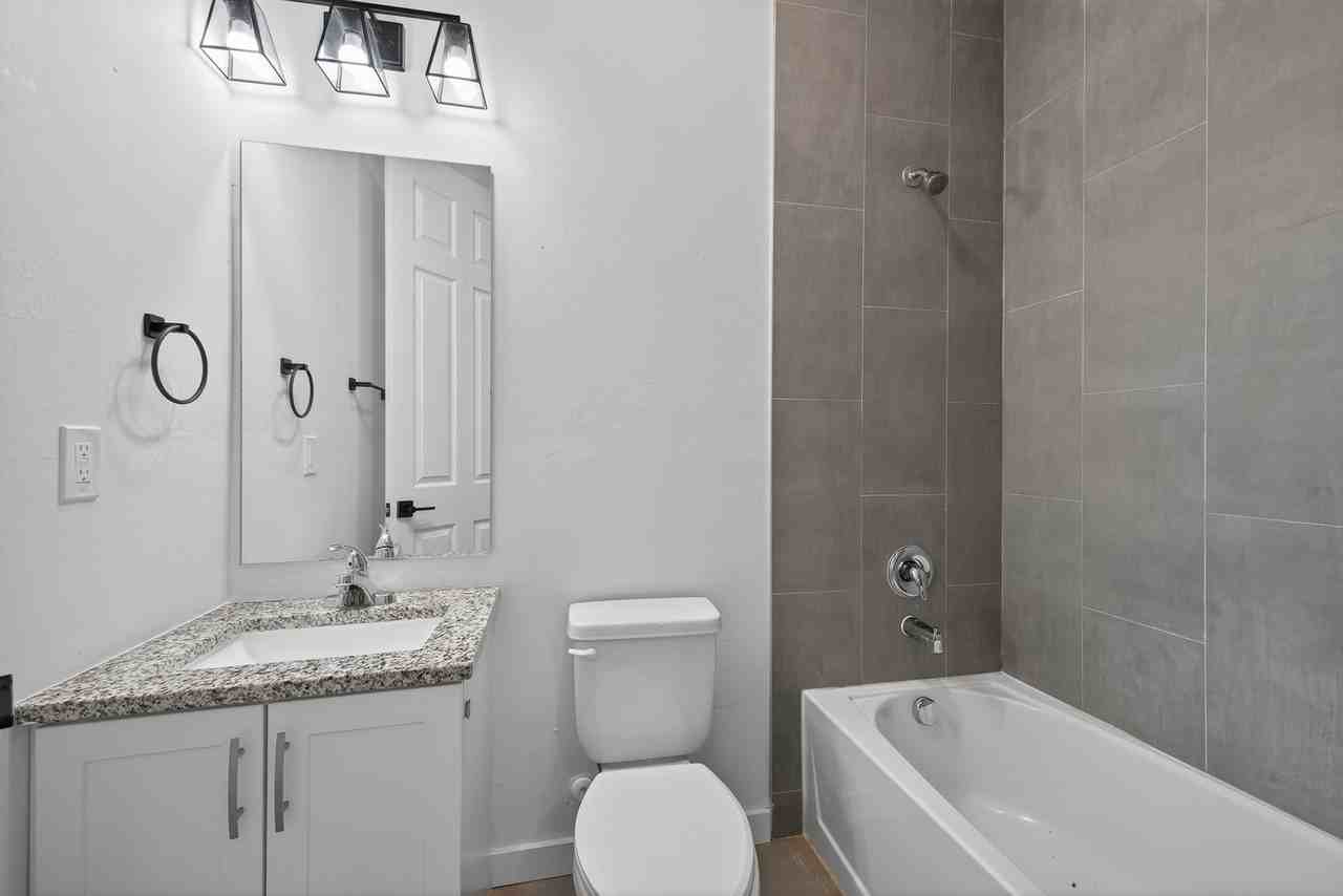 918 Embers Pkwy W - Photo 3 of 14