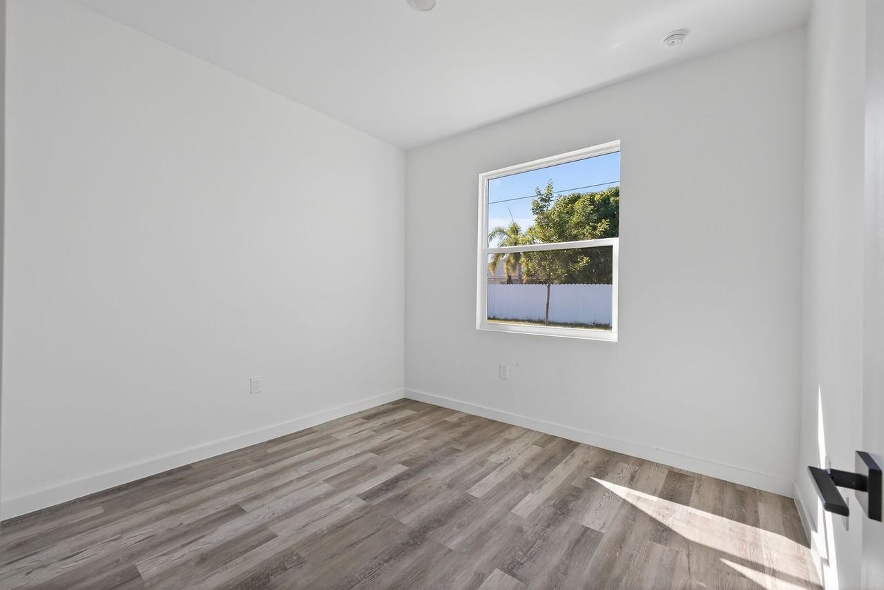 918 Embers Pkwy W - Photo 5 of 14