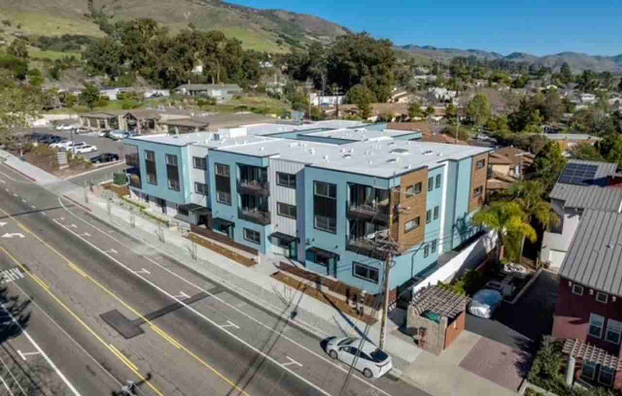 1241 Laurel Ln - Photo 2 of 18