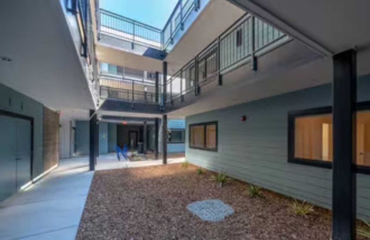 1241 Laurel Ln - Photo 4 of 18