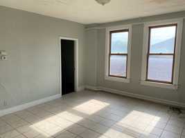 featured image of 920 W 5th St