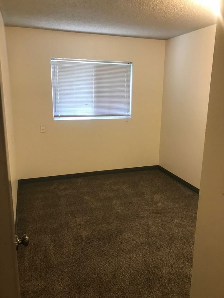 Regents Court Apartments - Photo 4 of 21