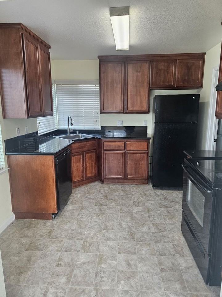 1217 Browning Dr - Photo 2 of 17