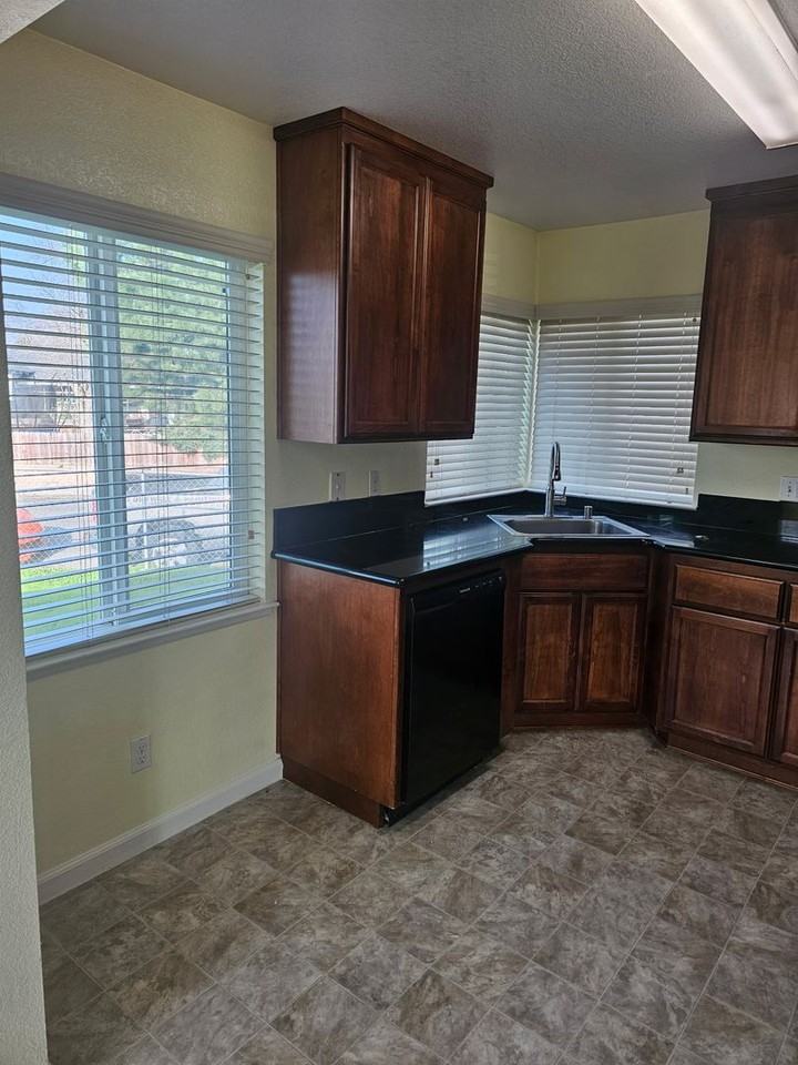 1217 Browning Dr - Photo 3 of 17