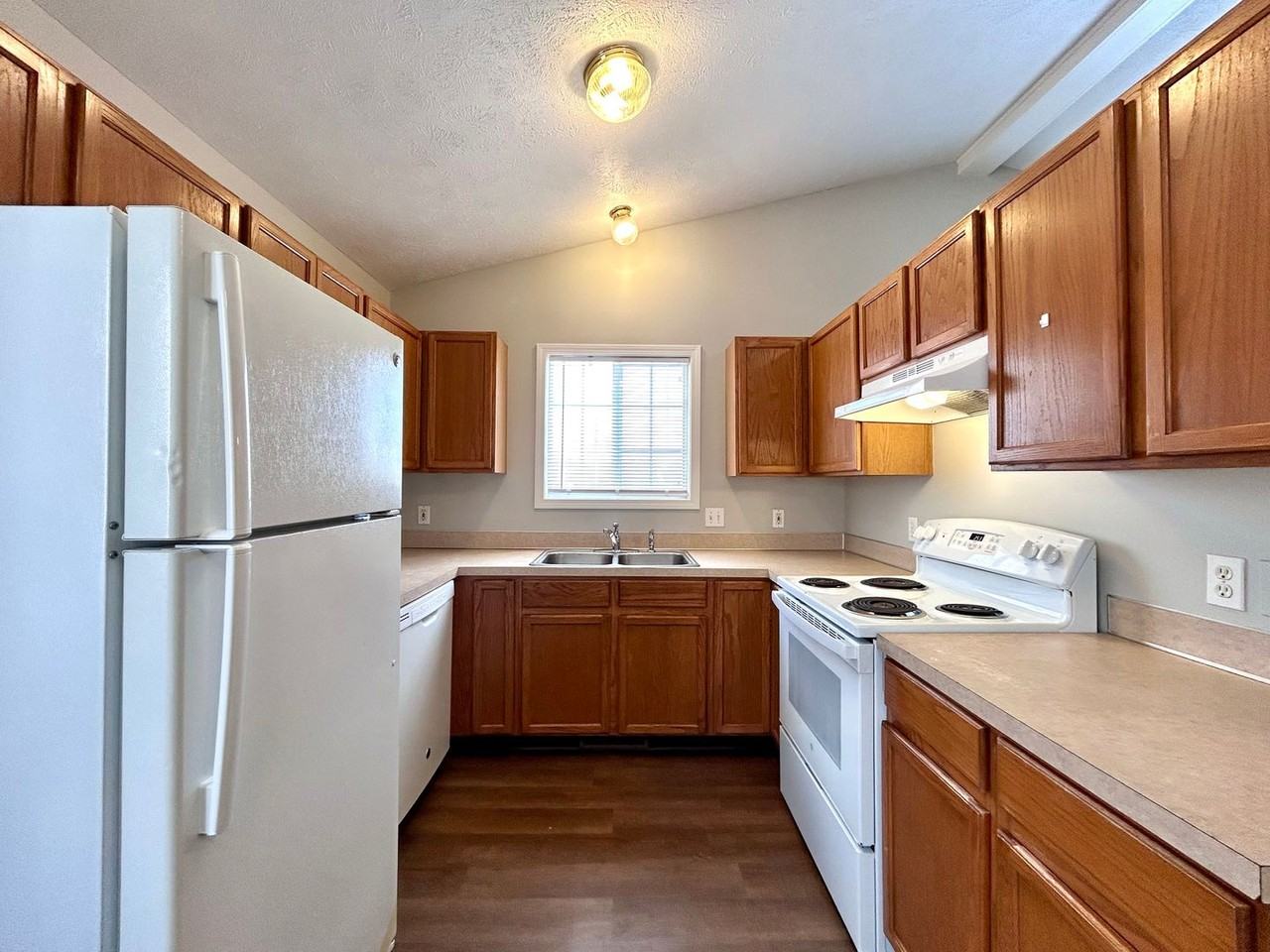 841 Benson Ave Ne - Photo 5 of 17