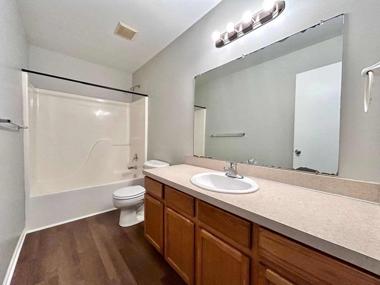 841 Benson Ave Ne - Photo 6 of 17