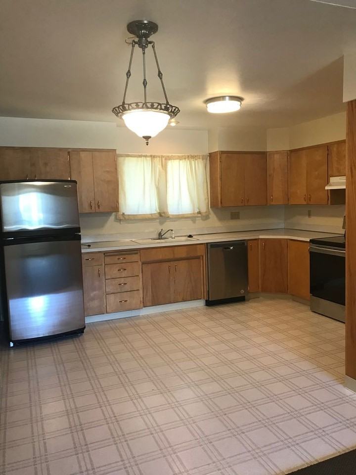 903 W Villard St - Photo 2 of 16