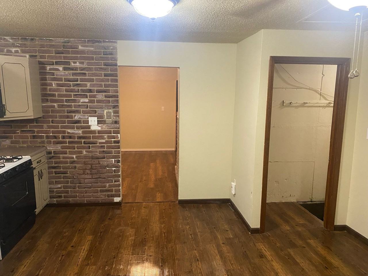 234 Hobart St - Photo 5 of 13