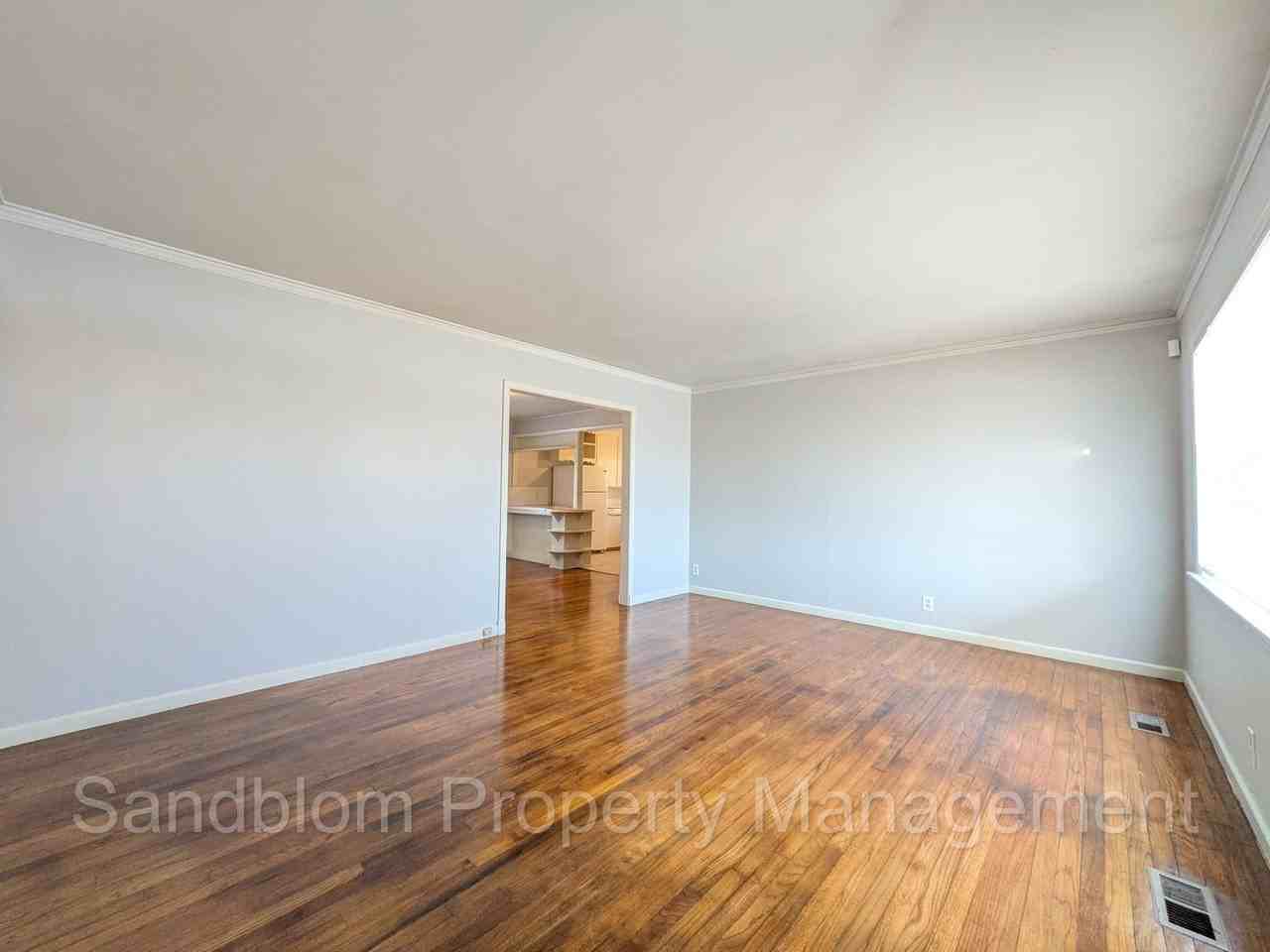 2144 S Urbana Ave - Photo 2 of 18