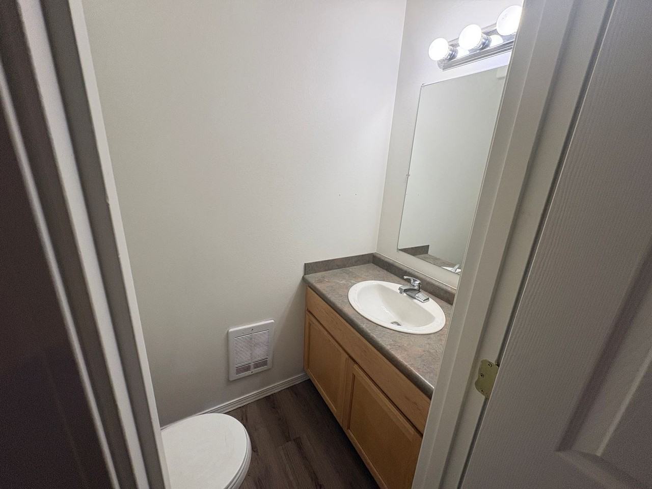 14 Se Mckinley Ave #2 - Photo 6 of 15