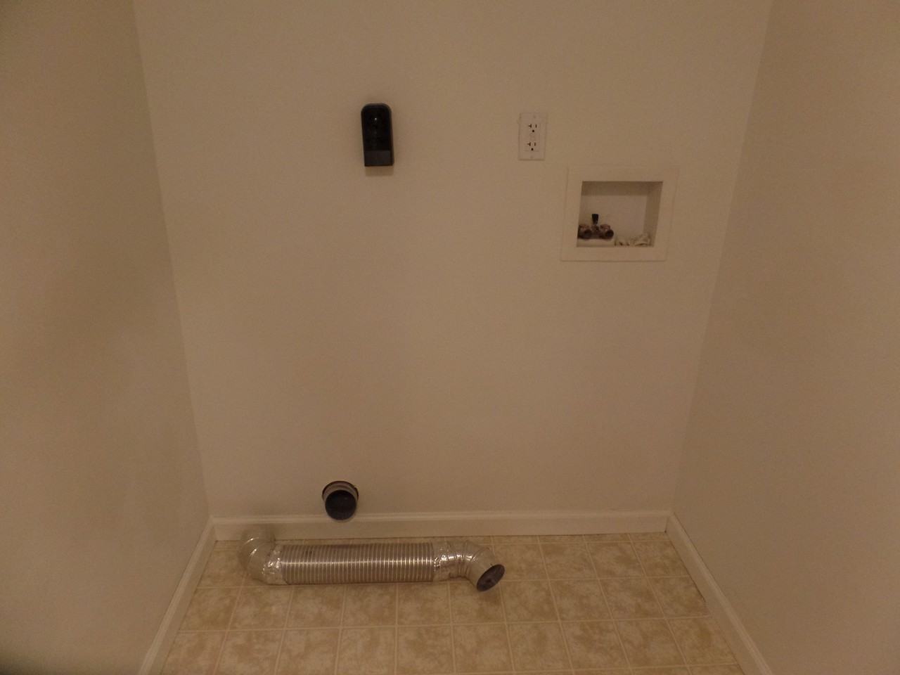 5505 N Clinton St - Photo 5 of 9