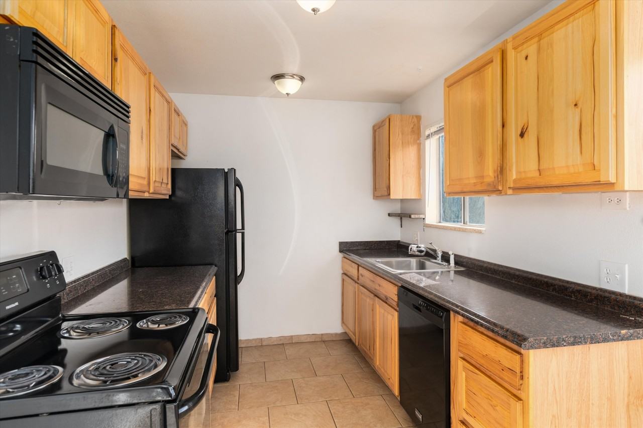 4578 W Pondview Dr - Photo 5 of 50