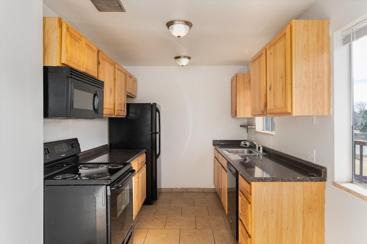 4578 W Pondview Dr - Photo 3 of 50