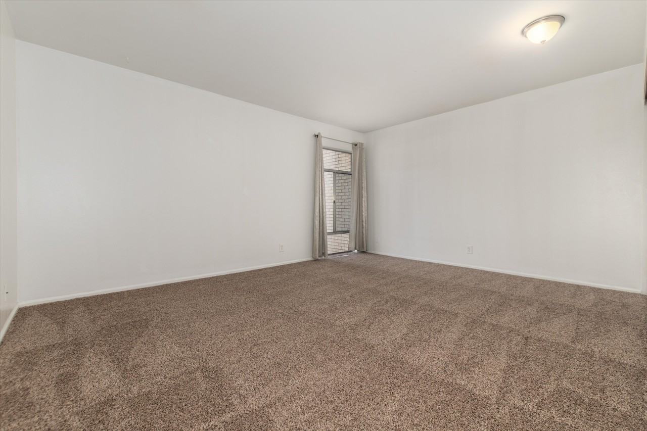 4578 W Pondview Dr - Photo 7 of 50