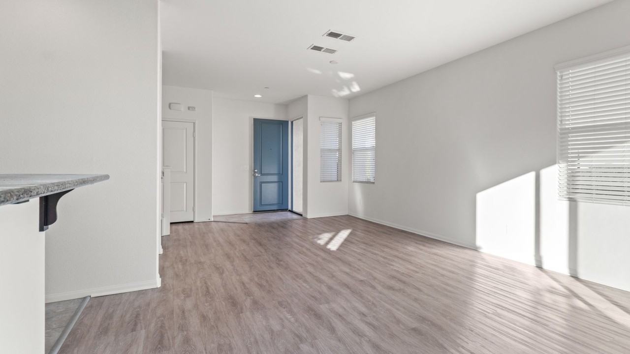 1538 Coronado Ave - Photo 6 of 22