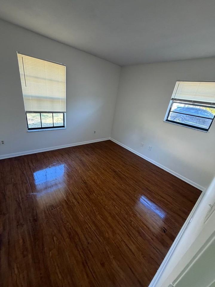 926 Sally St Se - Photo 5 of 8