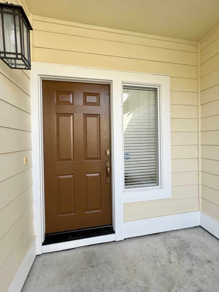 1885 Seville Dr - Photo 2 of 38