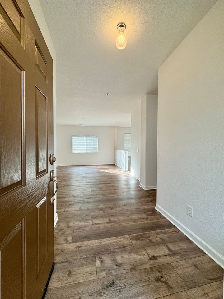 1885 Seville Dr - Photo 3 of 38