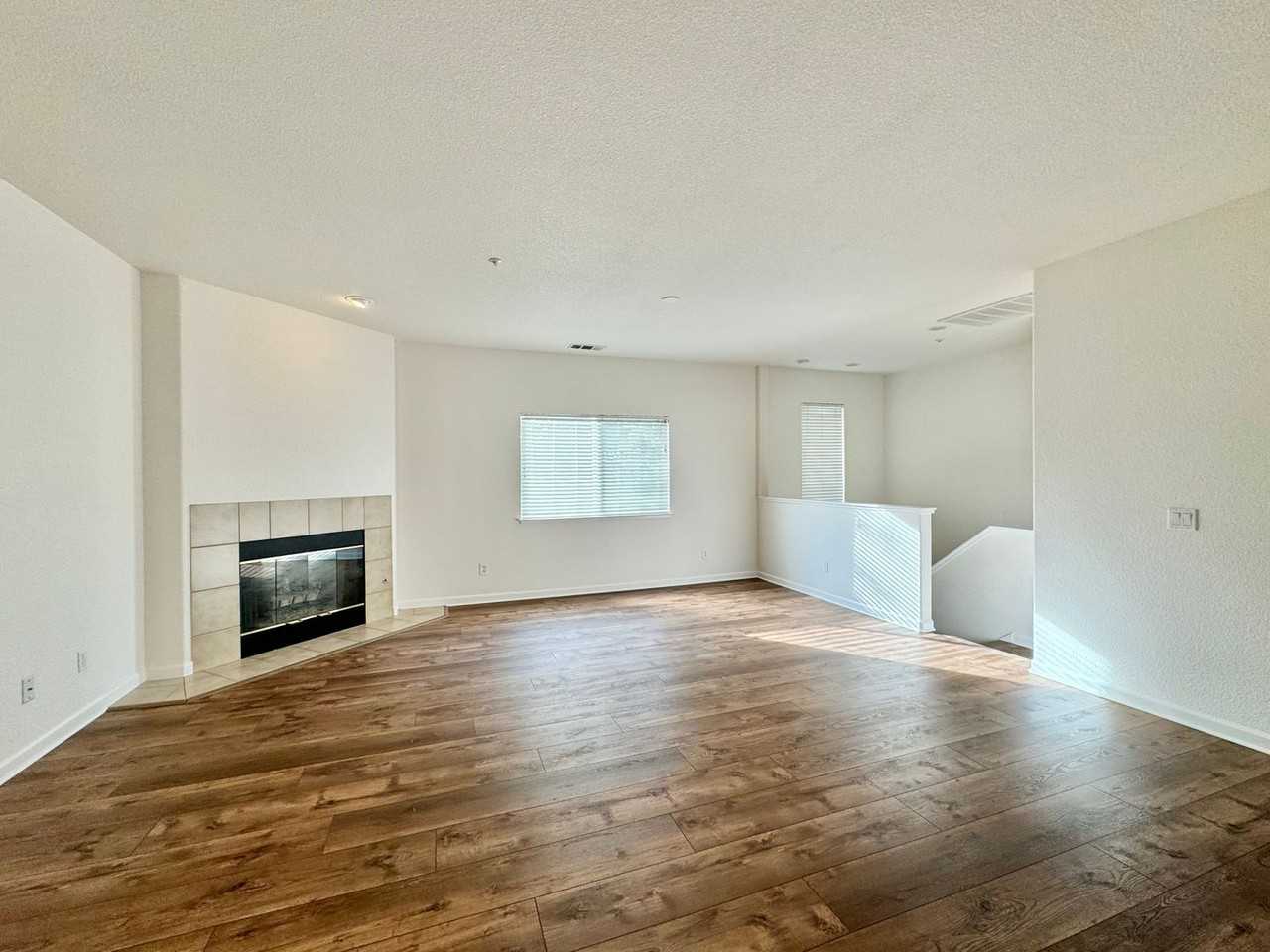 1885 Seville Dr - Photo 5 of 38