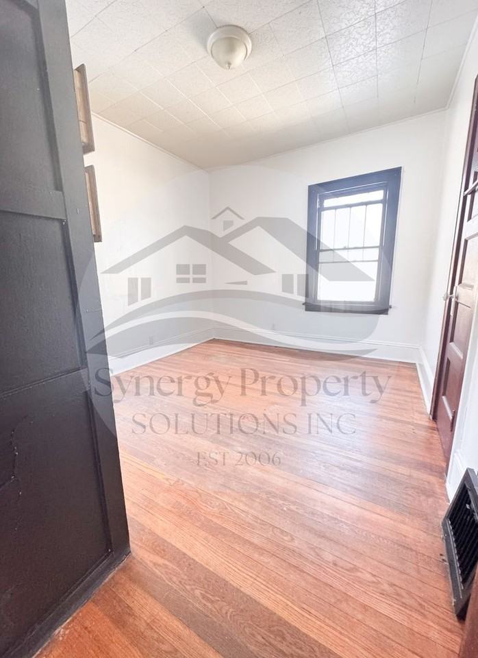 454 Parnell Dr - Photo 3 of 14