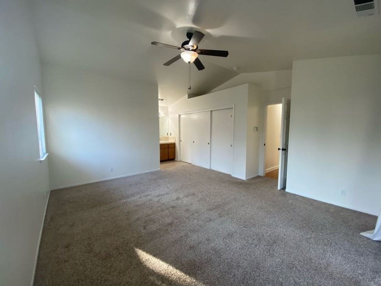 1947 Henshaw Ave - Photo 5 of 50