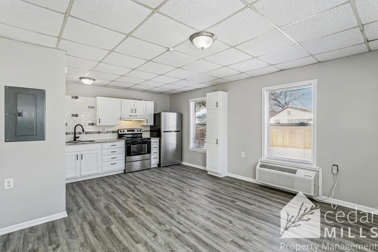 654 W North Ct #2 - Photo 4 of 11