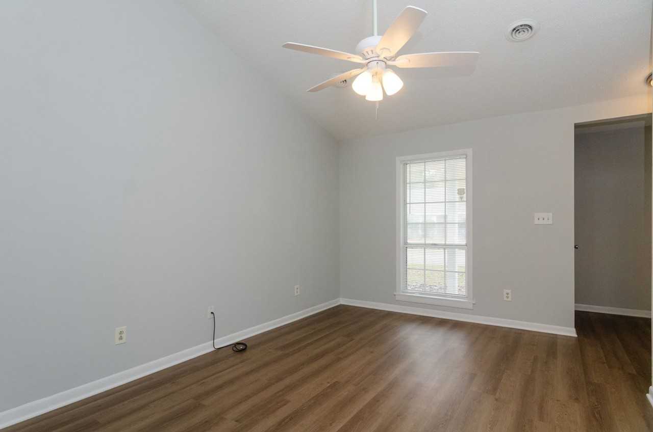 818 Varsity Dr - Photo 3 of 19