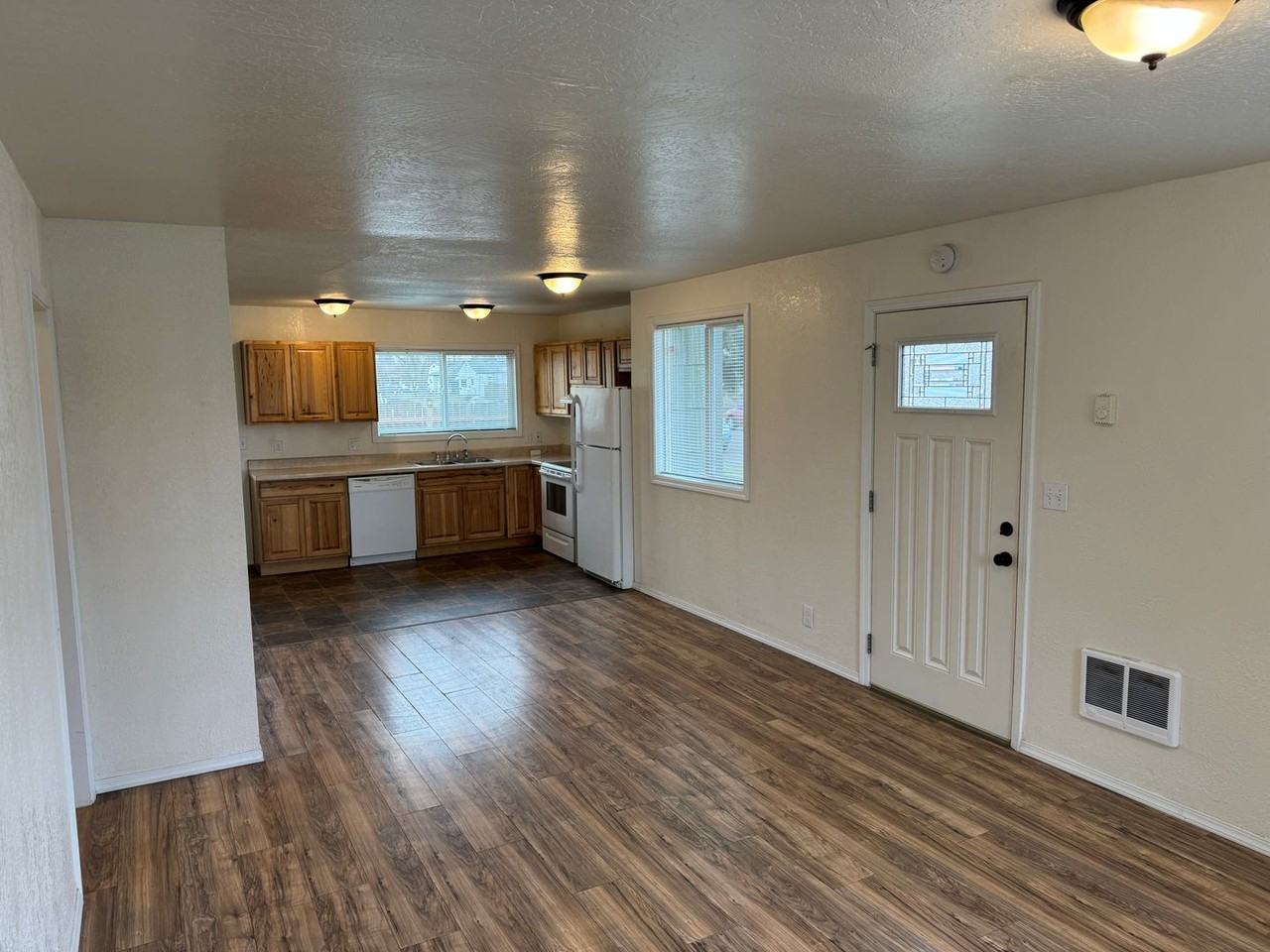 1835 F St - Photo 6 of 34