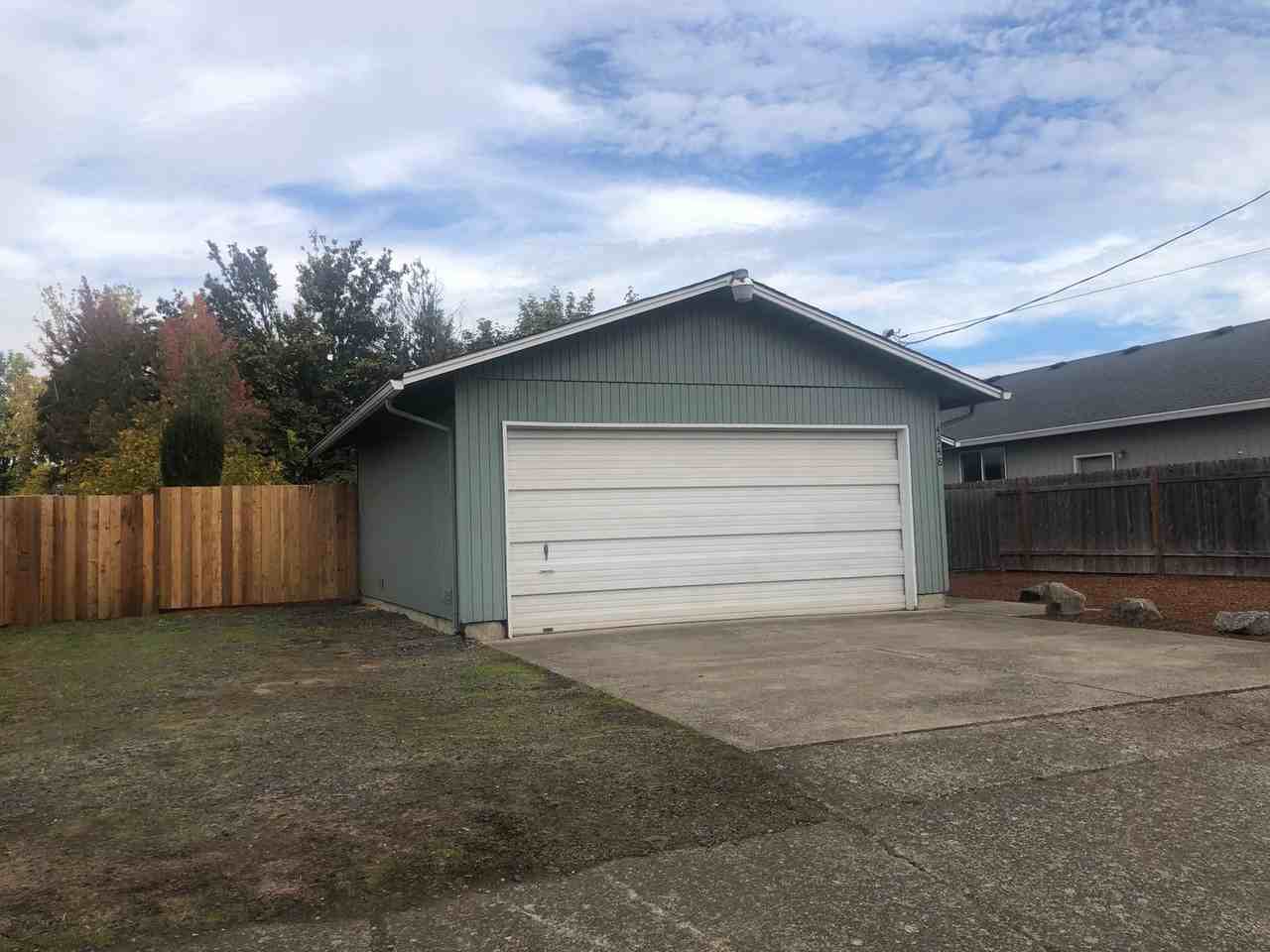 4548 Daisy St - Photo 2 of 25