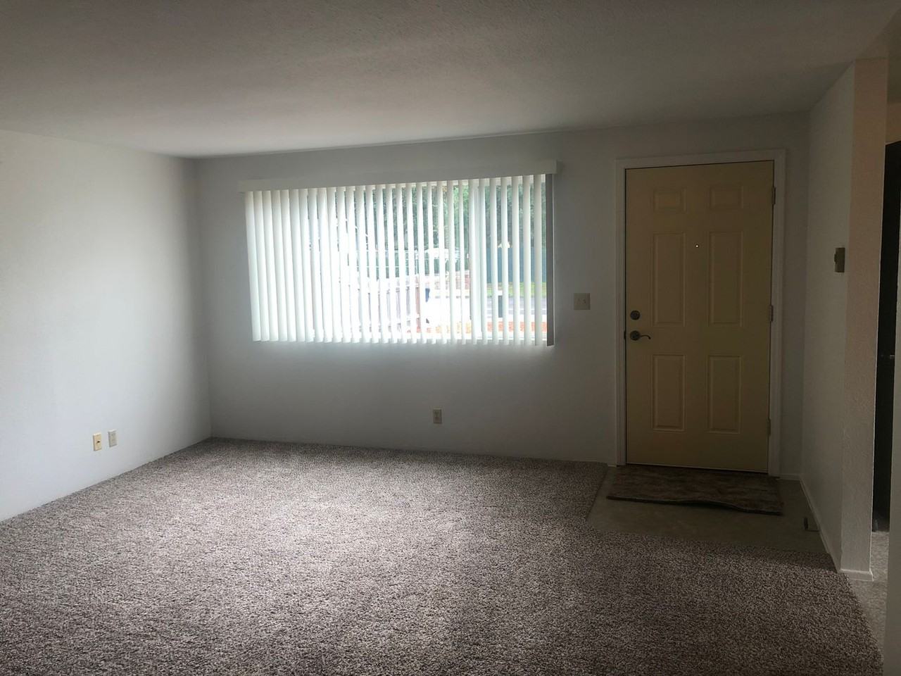 4548 Daisy St - Photo 6 of 25