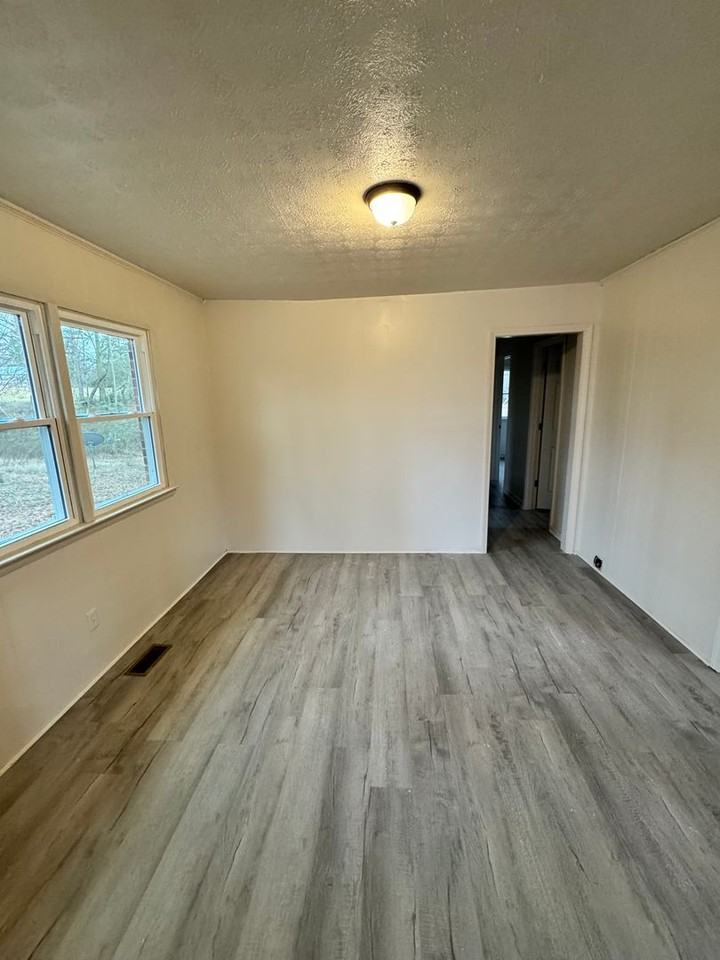 217 Bridges Cir - Photo 2 of 21