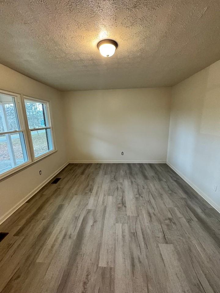 217 Bridges Cir - Photo 4 of 21