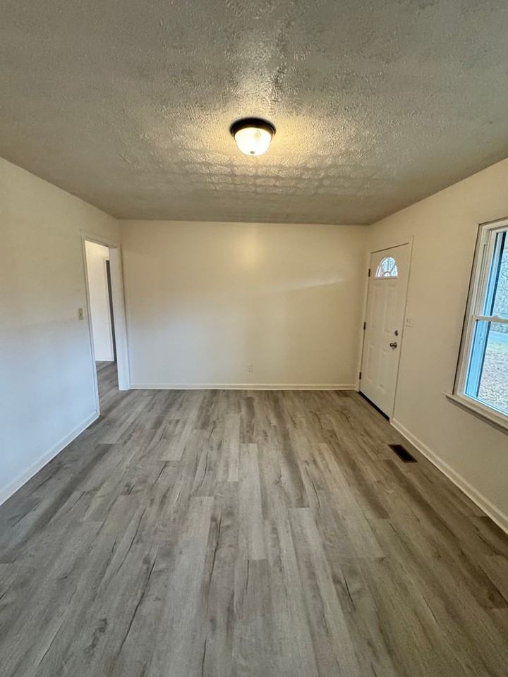 217 Bridges Cir - Photo 5 of 21