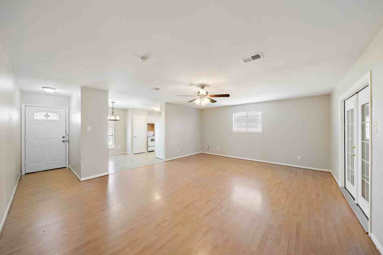 521 29th Ave N - Photo 2 of 12