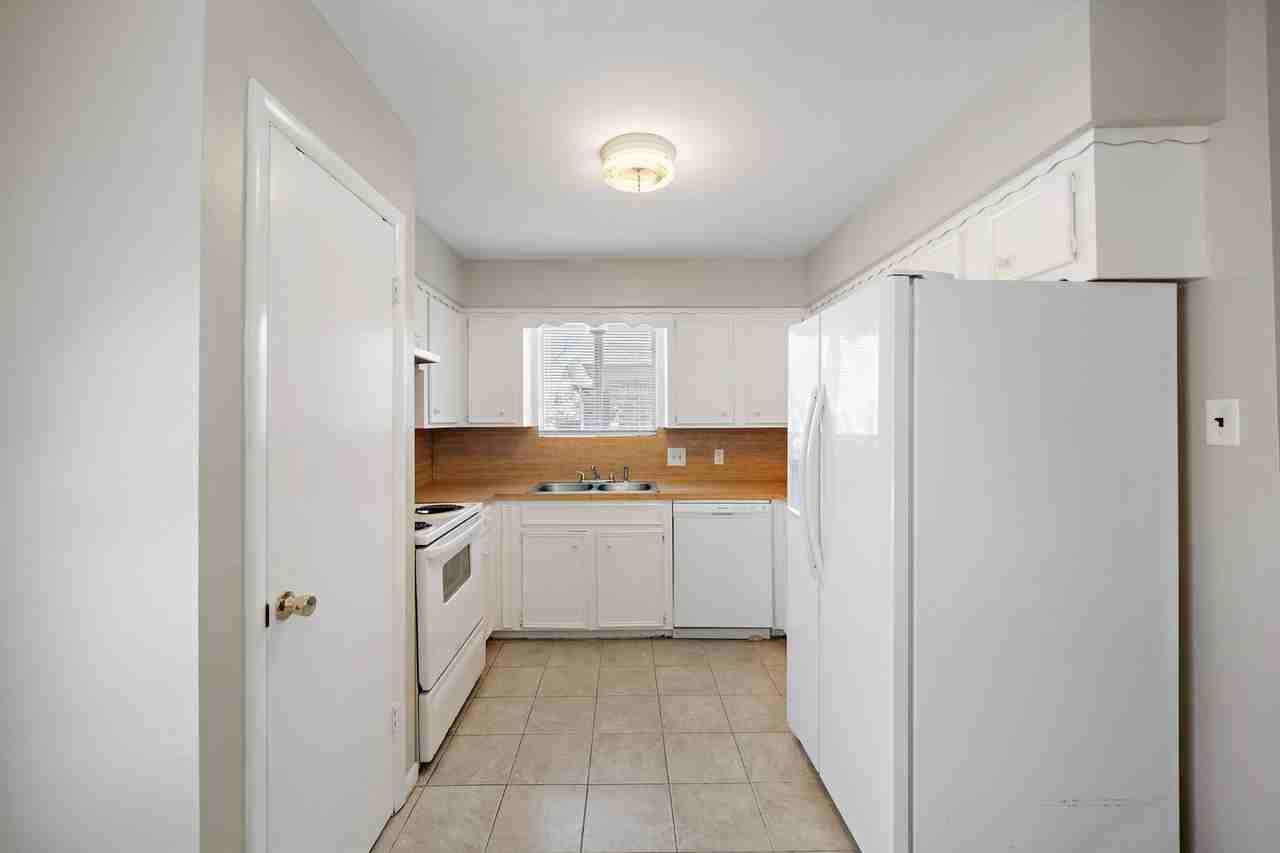 521 29th Ave N - Photo 4 of 12