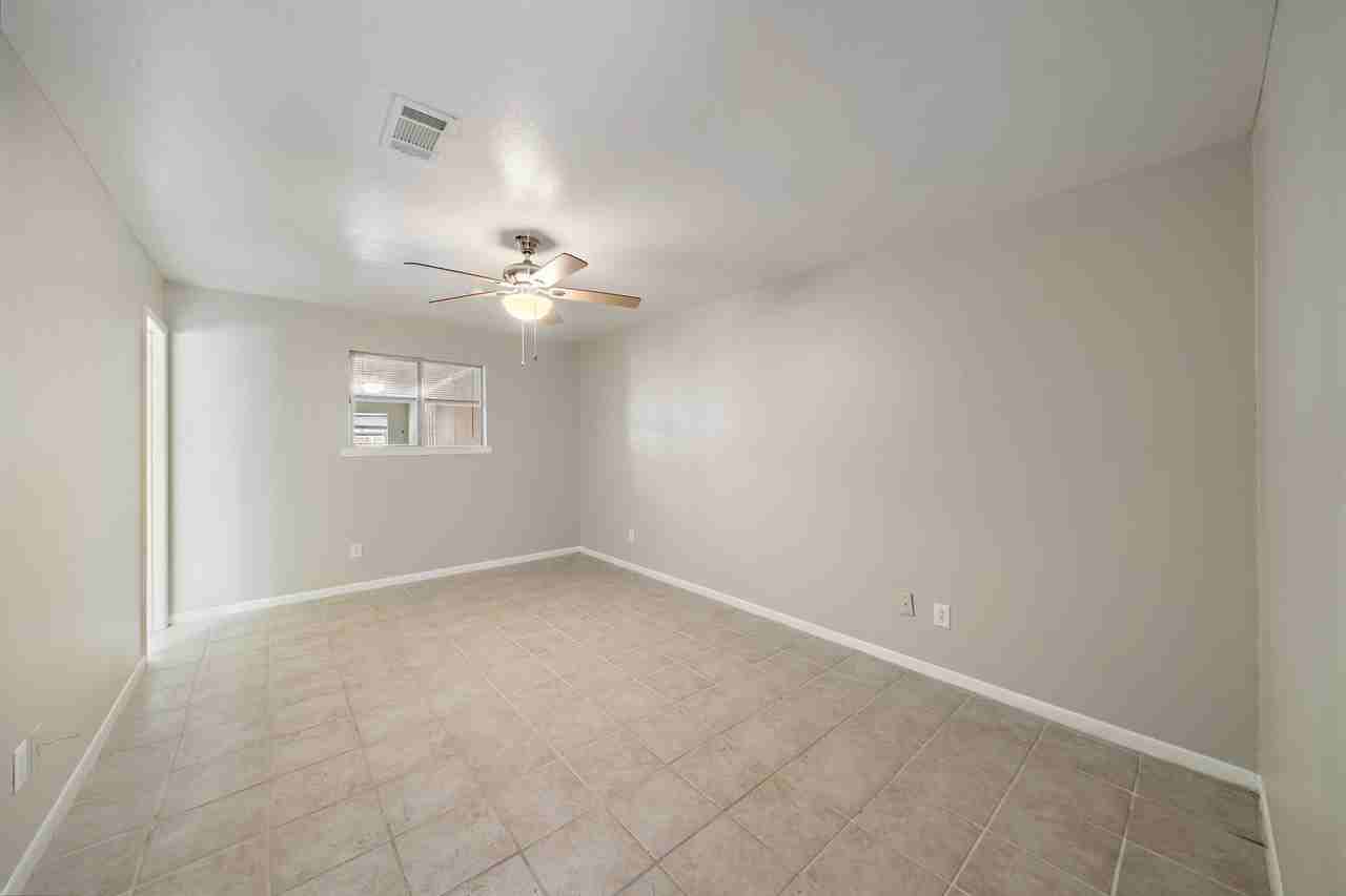 521 29th Ave N - Photo 7 of 12