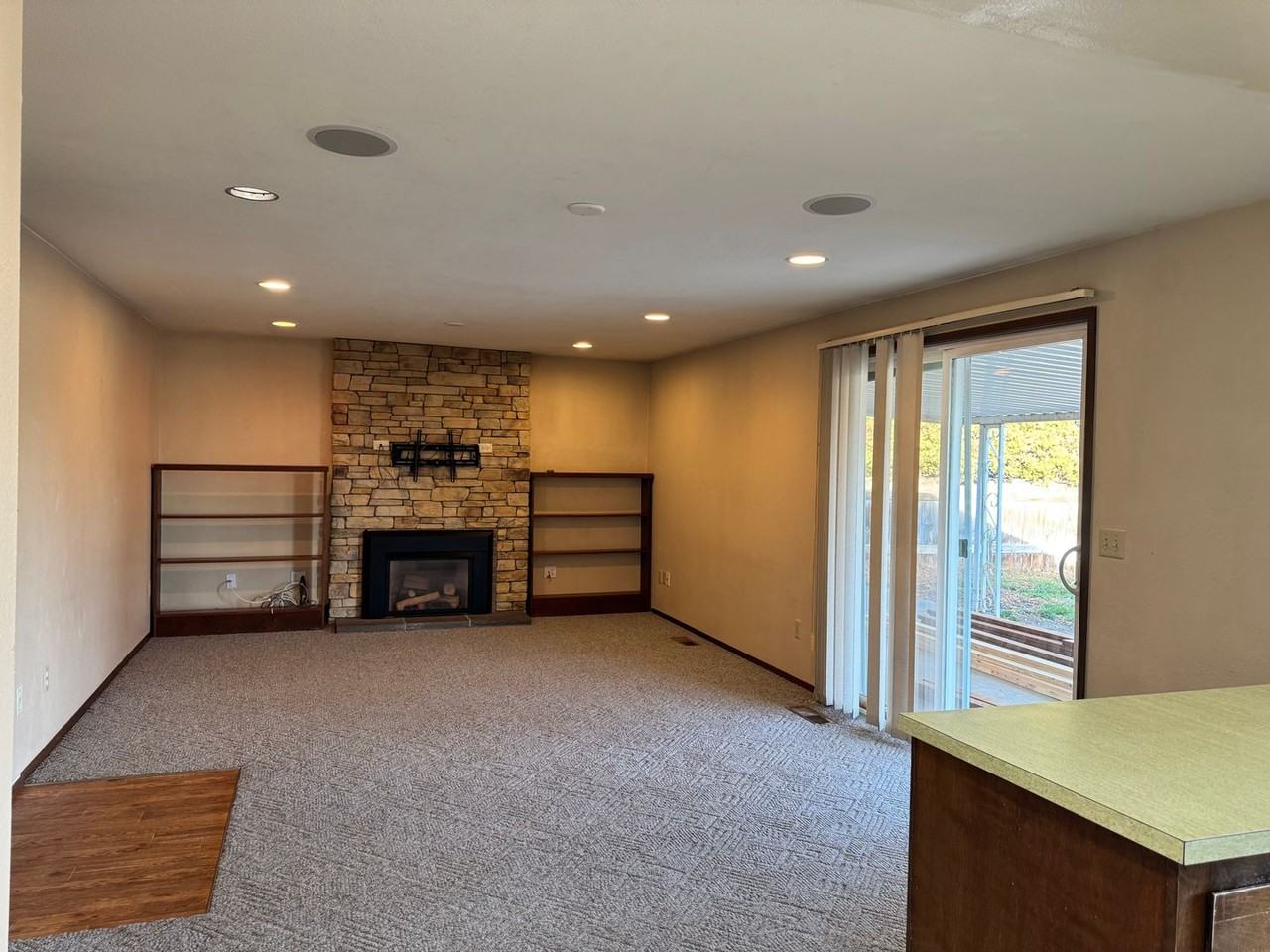 407 N 58th Ave - Photo 3 of 22